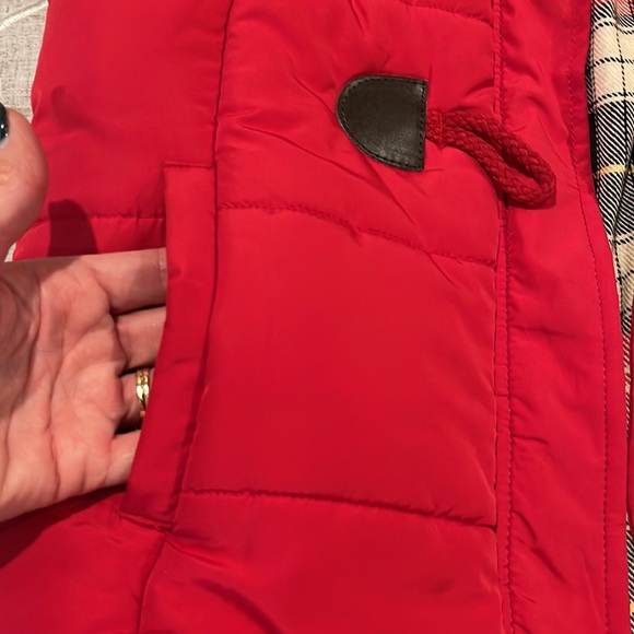 Red vest - Picture 5 of 12